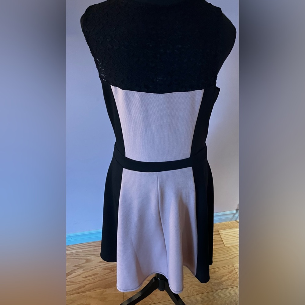 EUC Figure Flattering Black & Peach A-line Dress 14 - Picture 7 of 8